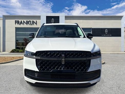 New 2026 Lincoln Navigator L Reserve w/ Jet Appearance Package AWD/4WD image 2