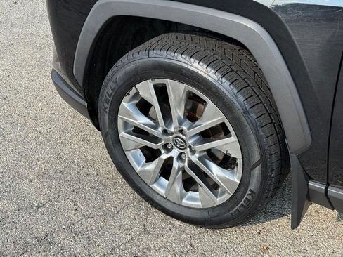 Used 2020 Toyota RAV4 XLE Premium AWD/4WD image 10