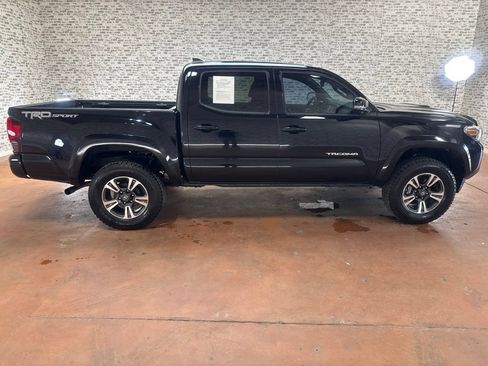 Used 2019 Toyota Tacoma TRD Sport RWD image 8