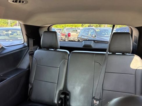 Used 2020 Chevrolet Traverse LT w/ LT Premium Package FWD image 9