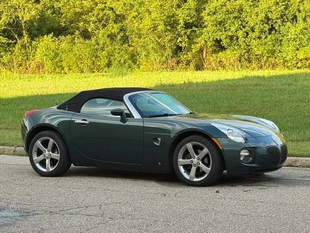 Used 2009 Pontiac Solstice GXP w/ Premium Package RWD image 38
