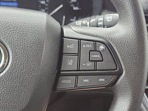 Used 2025 Toyota Sienna LE AWD/4WD image 26