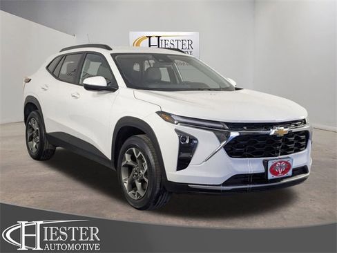 Used 2025 Chevrolet Trax LT w/ LT Convenience Package image 1