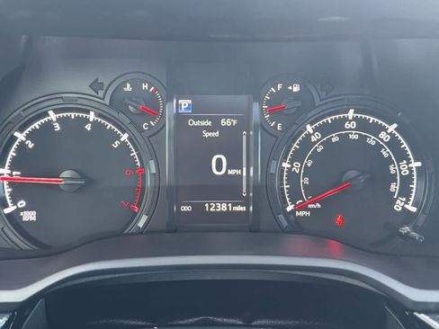 Used 2023 Toyota 4Runner SR5 Premium w/ Moonroof Package AWD/4WD image 26