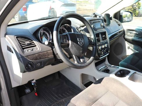 Used 2016 Dodge Grand Caravan SXT FWD image 10