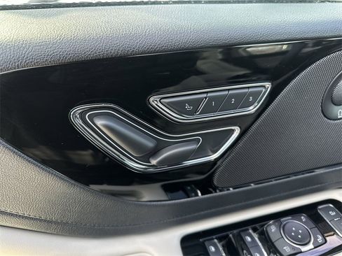 Used 2025 Lincoln Aviator Reserve image 12