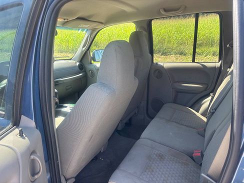 Used 2006 Jeep Liberty Sport AWD/4WD image 10