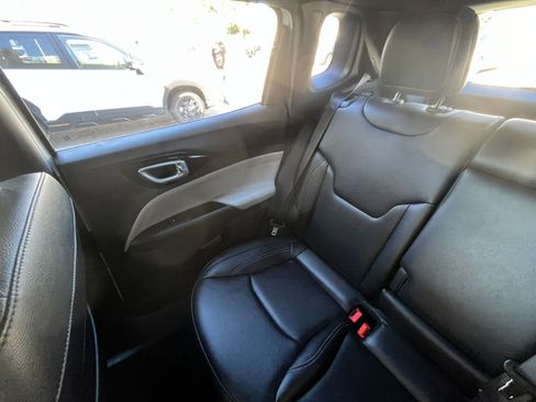 Used 2025 Jeep Compass Limited image 39