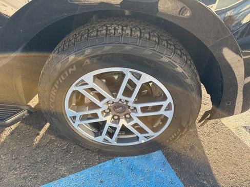 Used 2025 Ford Expedition Active image 9