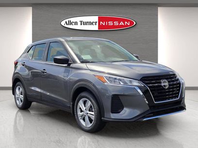 New 2025 Nissan Kicks Play S