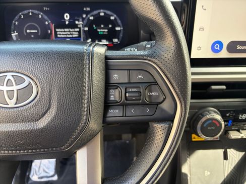 Used 2025 Toyota 4Runner TRD Off-Road Premium AWD/4WD image 15