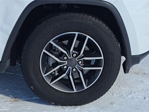 Used 2020 Jeep Grand Cherokee Limited image 32