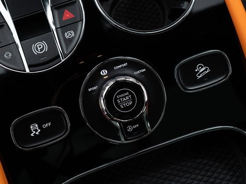 Certified 2025 Bentley Bentayga image 35