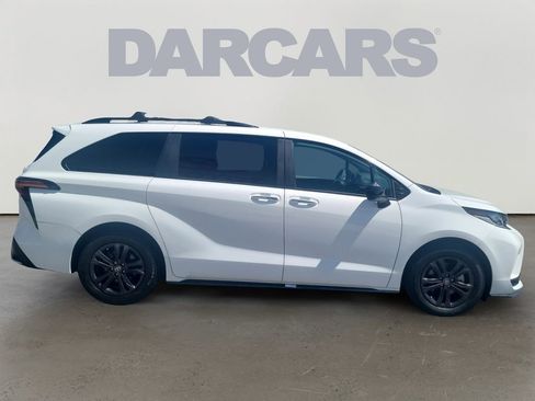 Used 2025 Toyota Sienna XSE AWD/4WD image 8