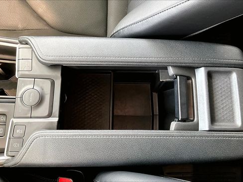 Used 2024 Toyota Grand Highlander FWD image 31