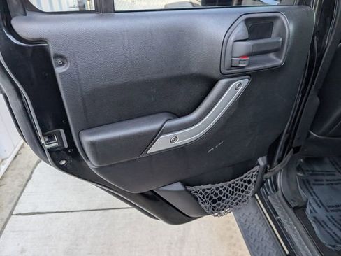 Used 2012 Jeep Wrangler Unlimited Rubicon AWD/4WD image 20