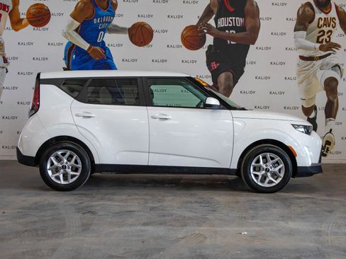 Used 2025 Kia Soul S image 17