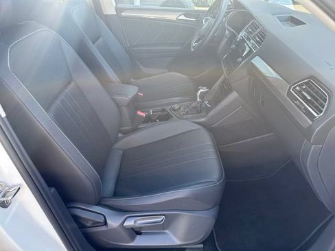 Used 2023 Volkswagen Tiguan SE AWD/4WD image 12
