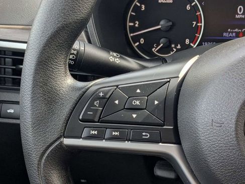 Used 2025 Nissan Altima 2.5 SV FWD image 21