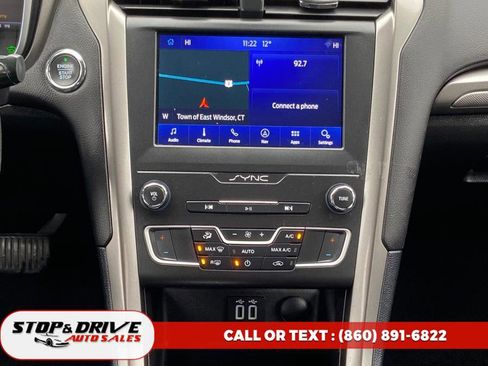 Used 2019 Ford Fusion SE image 12