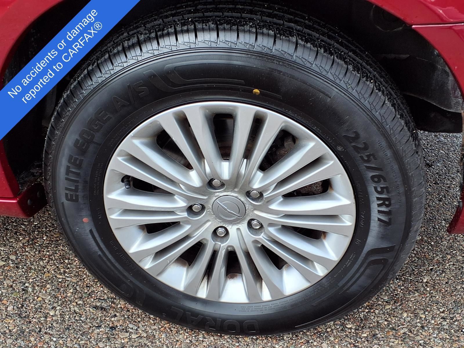 Used 2015 Chrysler Town & Country Touring-L FWD image 9