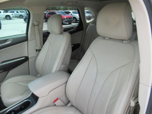 Used 2017 Lincoln MKC Reserve FWD image 17
