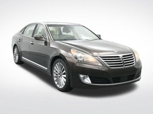 Used 2016 Hyundai Equus Signature RWD image 3