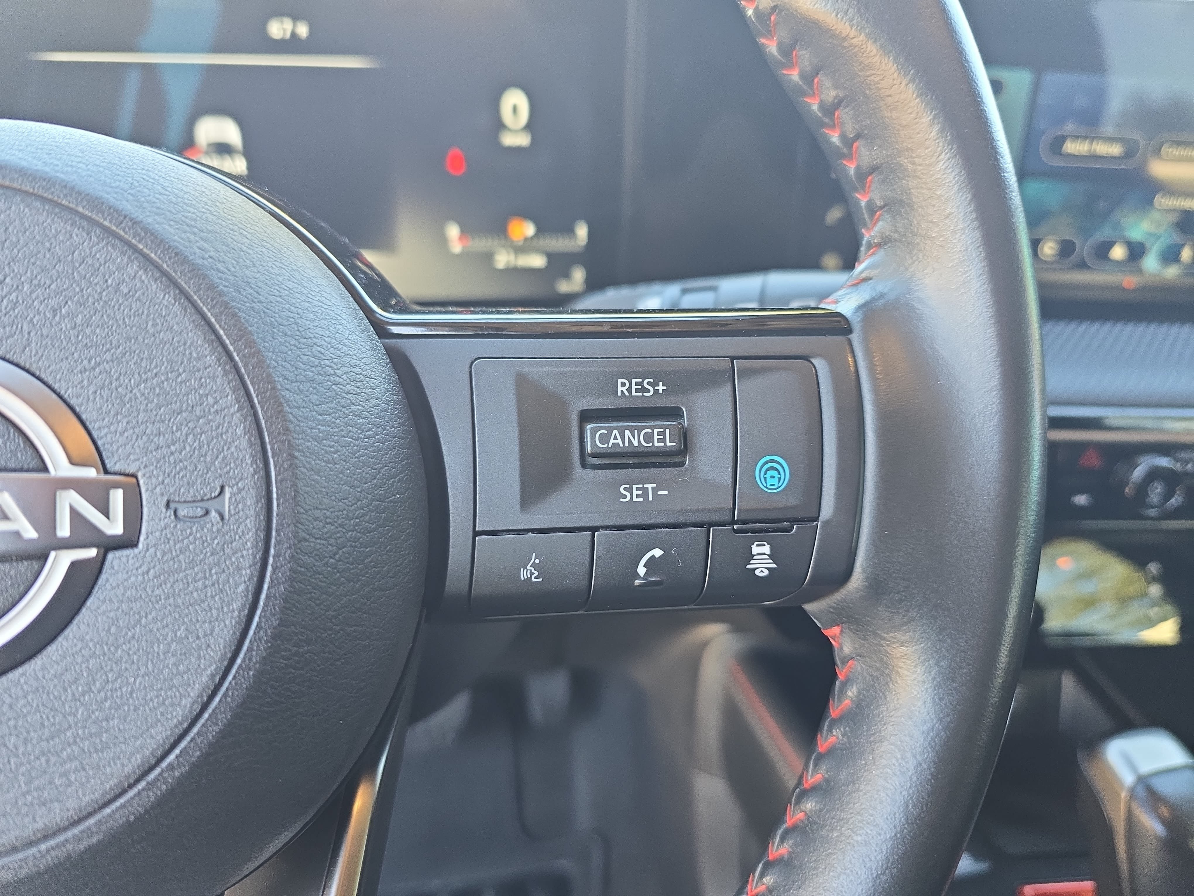 Used 2025 Nissan Kicks SR FWD image 17