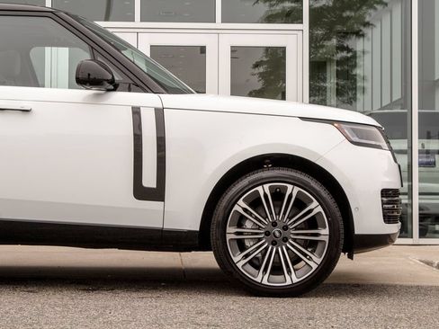 Used 2025 Land Rover Range Rover Long Wheelbase SE AWD/4WD image 5