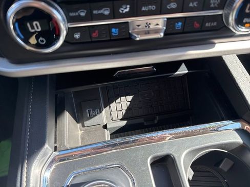 Used 2024 Ford Expedition XLT image 36