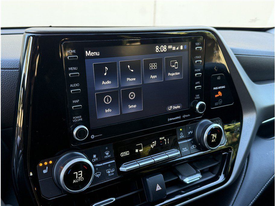 Used 2021 Toyota Highlander XLE AWD/4WD image 15