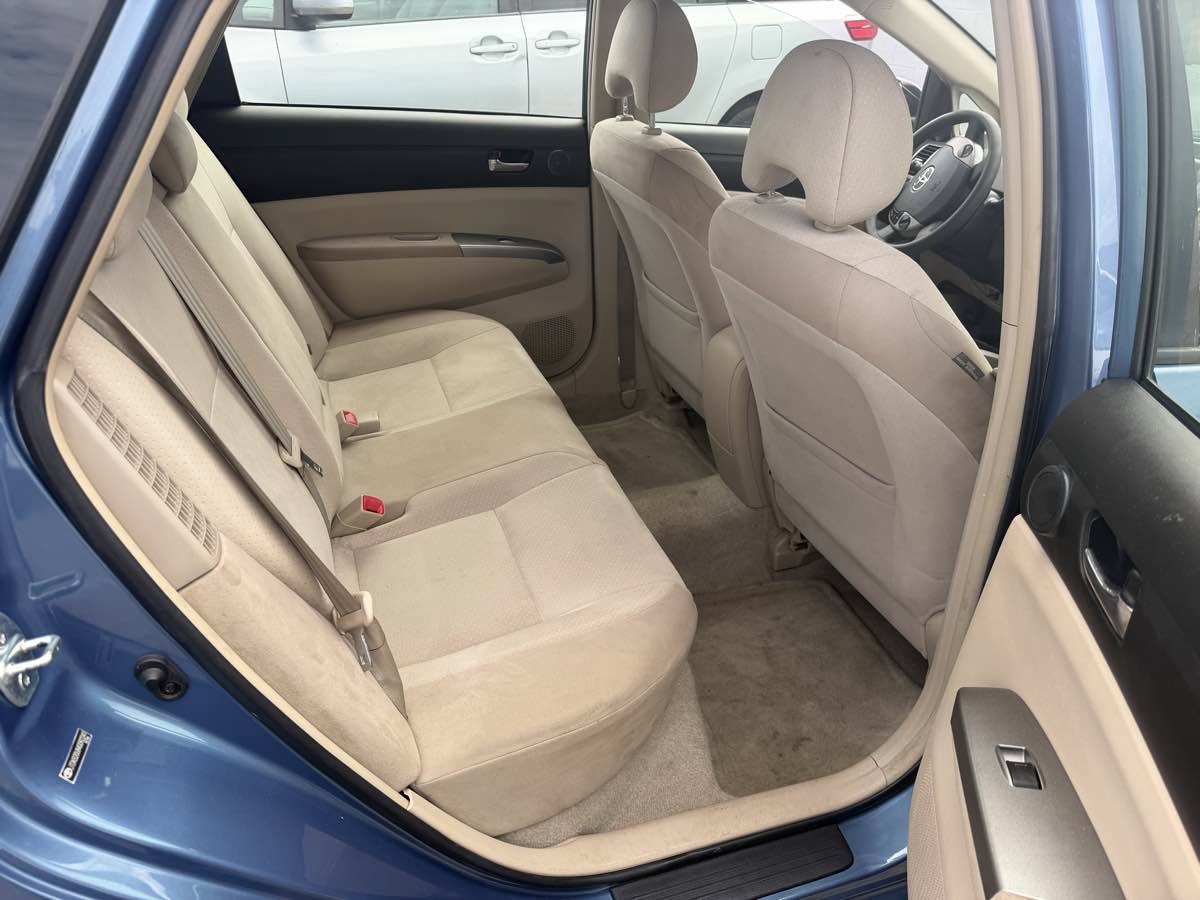 Used 2004 Toyota Prius w/ Pkg 5 FWD image 19