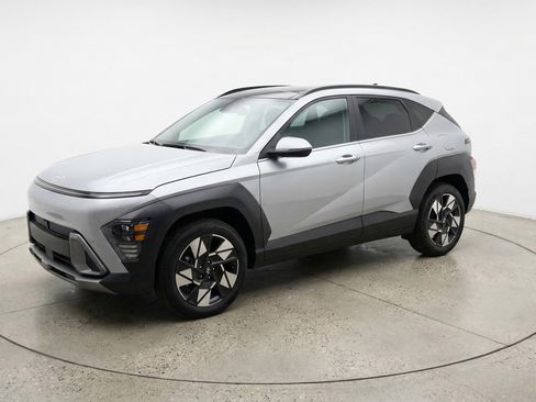 Used 2025 Hyundai Kona SEL image 3