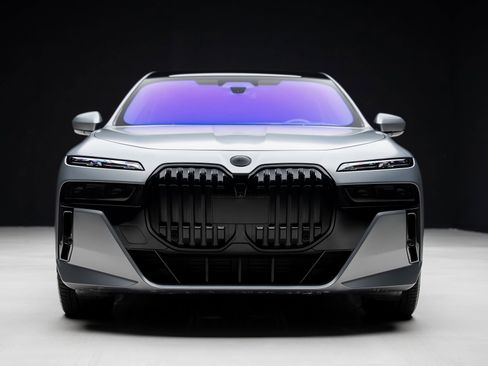 Used 2023 BMW 760i xDrive w/ Executive Package AWD/4WD image 9