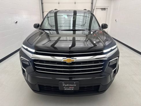 Used 2025 Chevrolet Traverse LT AWD/4WD image 2