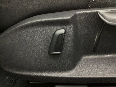 Used 2017 Volkswagen Golf Wolfsburg Edition image 35