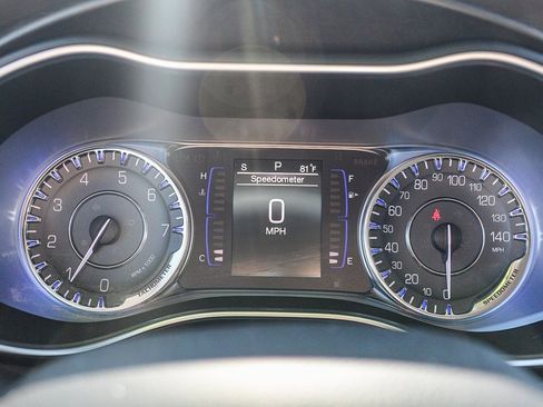 Used 2015 Chrysler 200 Limited image 25