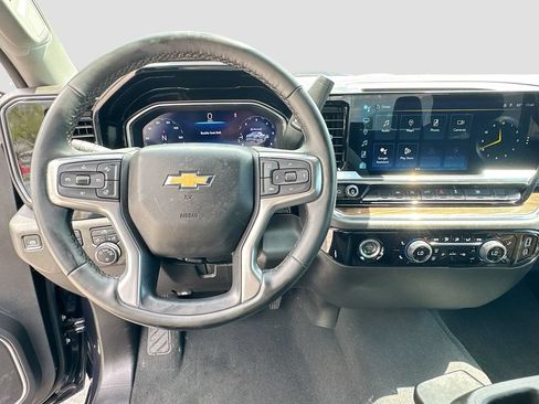 Used 2024 Chevrolet Silverado 1500 LT AWD/4WD image 12