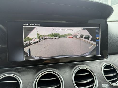 Used 2017 Mercedes-Benz E 300 4MATIC image 15