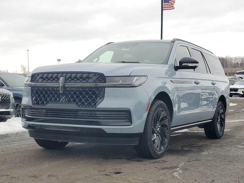 New 2026 Lincoln Navigator L Reserve w/ Jet Appearance Package image 2