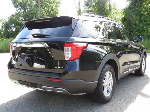 Used 2021 Ford Explorer XLT w/ Equipment Group 202A AWD/4WD image 5