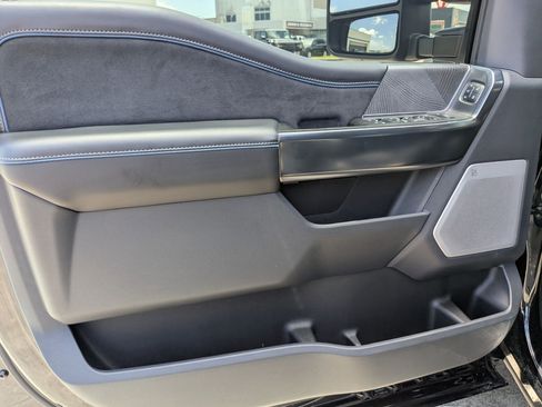 Used 2025 Ford F350 Platinum w/ FX4 Off-Road Package image 13