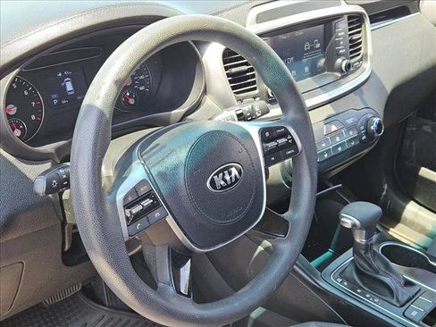 Used 2019 Kia Sorento FWD image 10