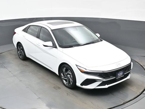 Certified 2025 Hyundai Elantra Limited image 40