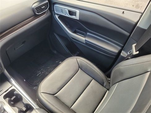 Certified 2022 Ford Explorer Limited w/ Equipment Group 301A image 12