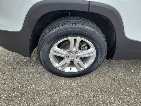 Used 2024 GMC Terrain SLE image 7