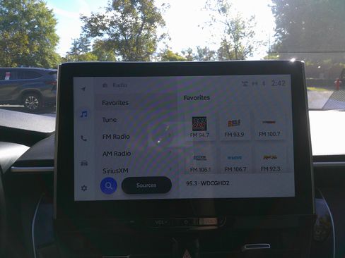 Used 2025 Toyota Corolla XLE image 24