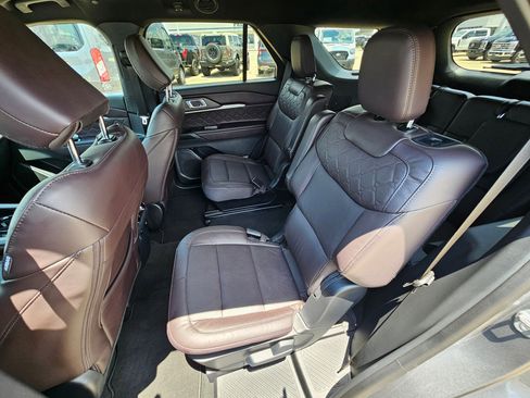 Used 2026 Ford Explorer Platinum w/ LUX Leather Package AWD/4WD image 28