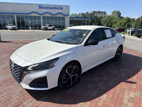 Used 2024 Nissan Altima 2.5 SR image 4