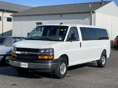 Used 2025 Chevrolet Express 3500 LT w/ LT Preferred Equipment Group image 4